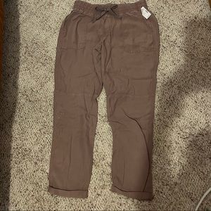 Mauve cropped cargo pants